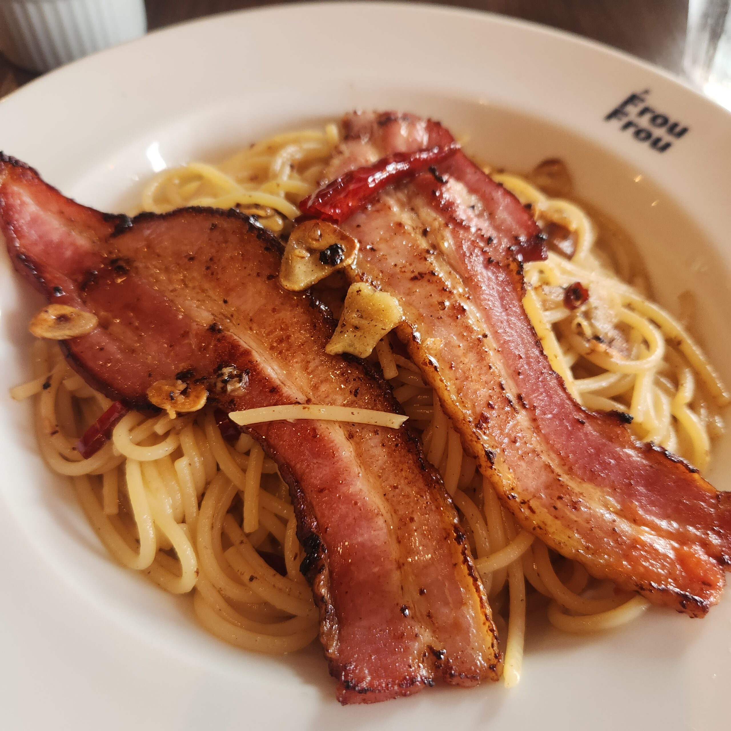 Frou Frou Laboratoryのガーリックベーコンパスタ