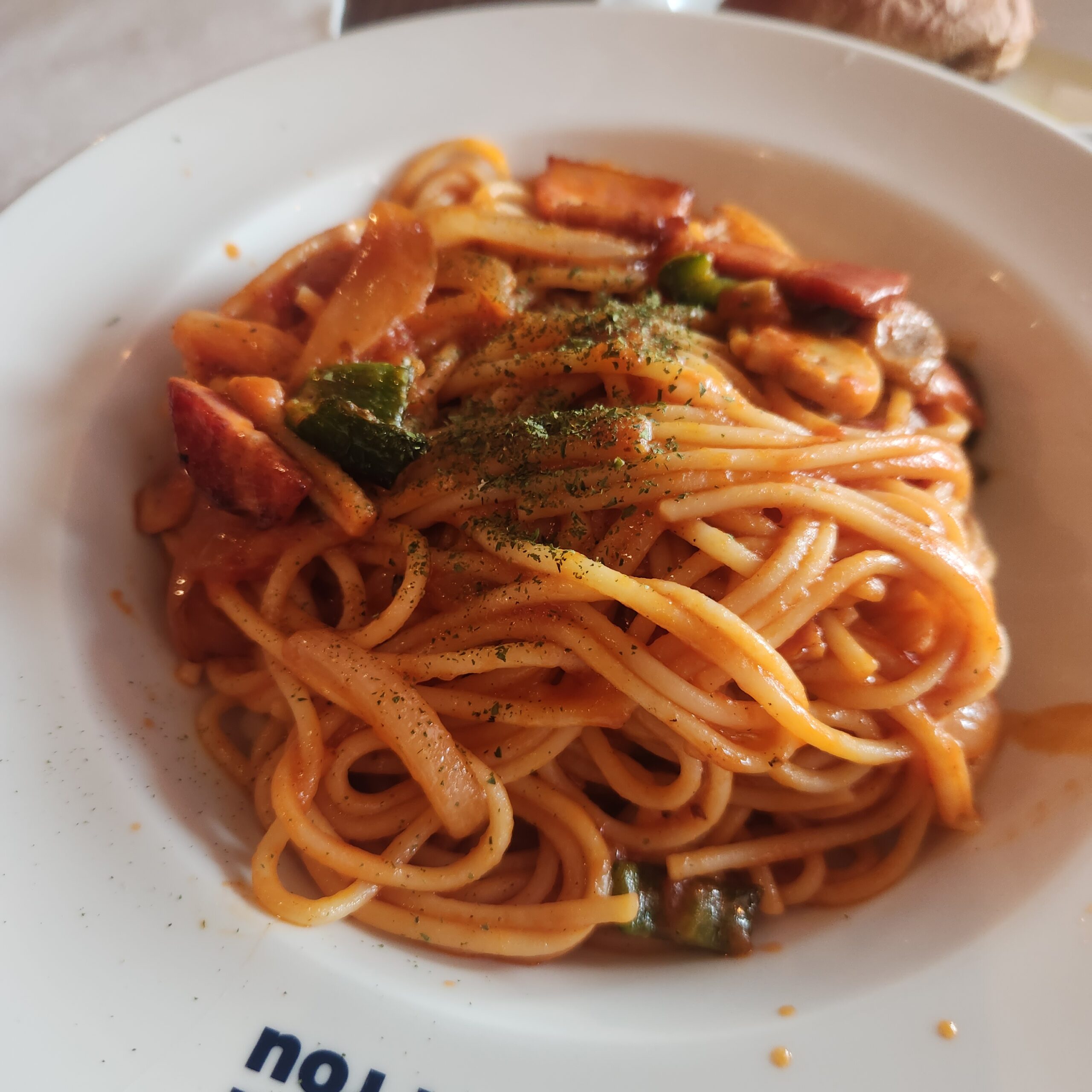 Frou Frou Laboratoryのトマトソースパスタ